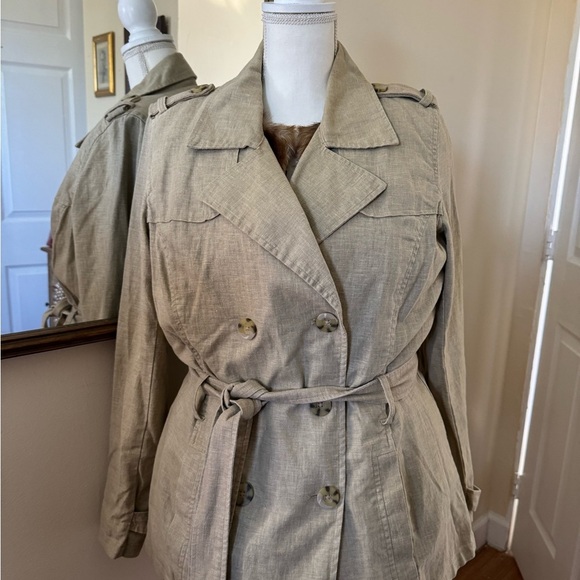 Old Navy Women's Beige Trench Coat - Picture 2 of 10